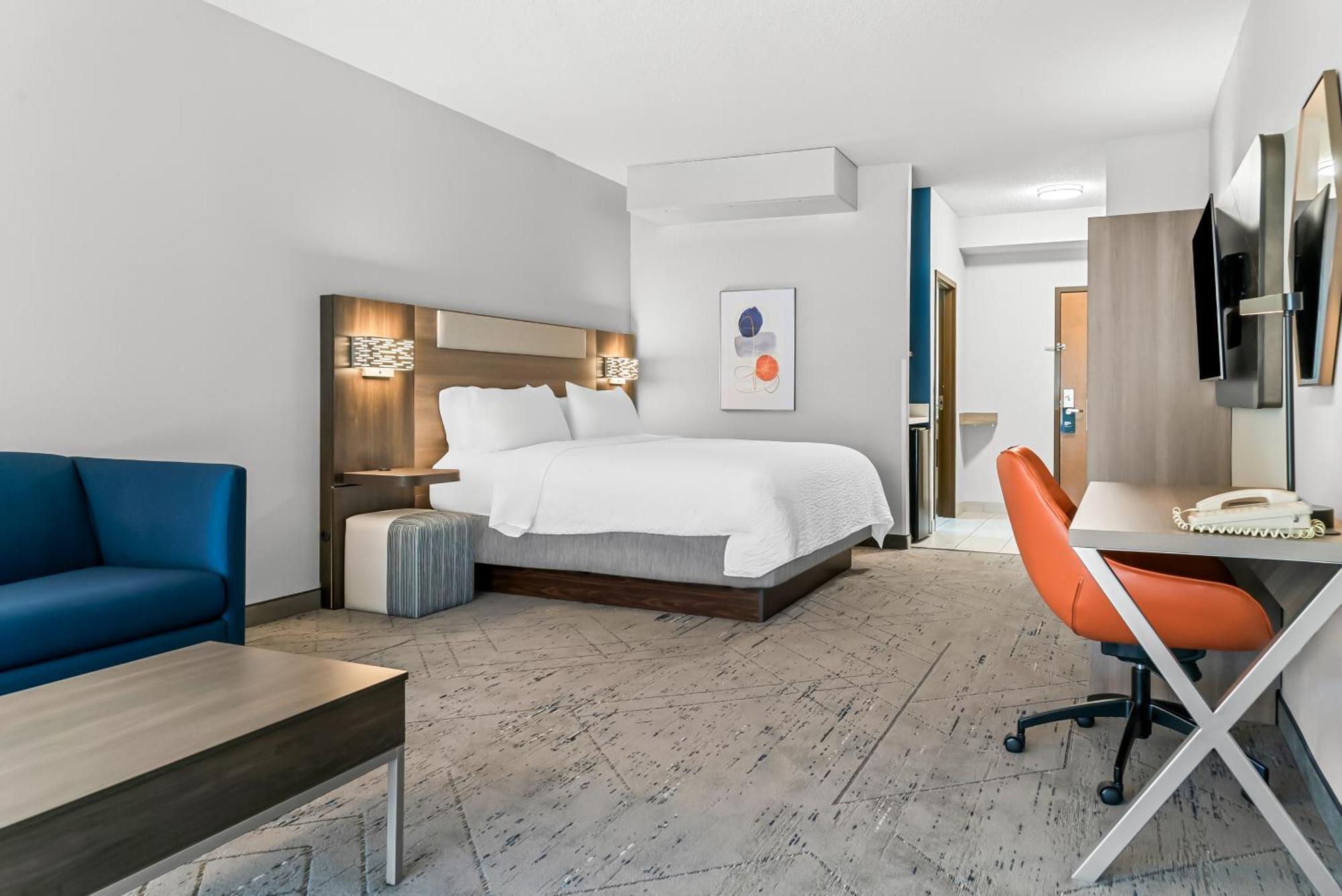 Holiday Inn Express & Suites - Detroit North - Roseville By Ihg Exterior photo