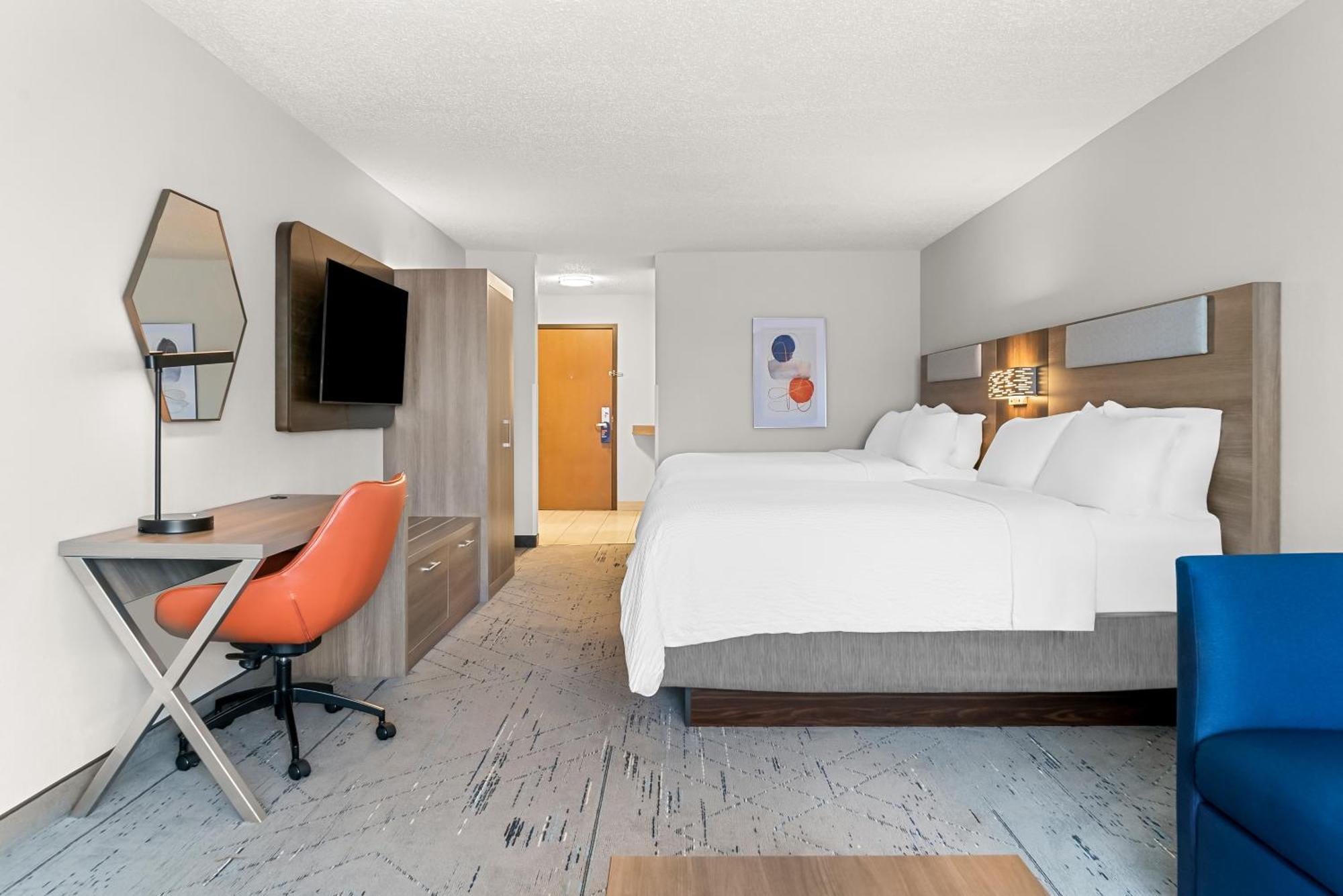 Holiday Inn Express & Suites - Detroit North - Roseville By Ihg Exterior photo